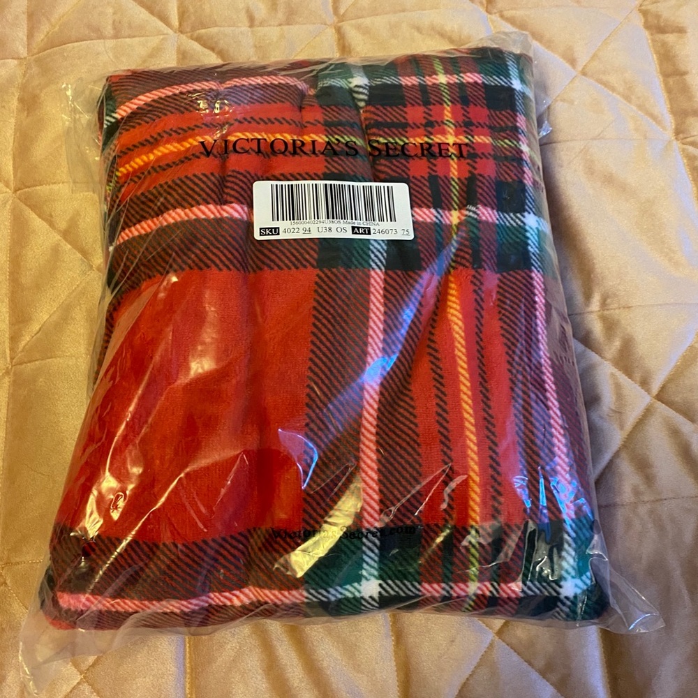 NWT pink by Victoria’s Secret VS blanket 50 x 60 red black white throw